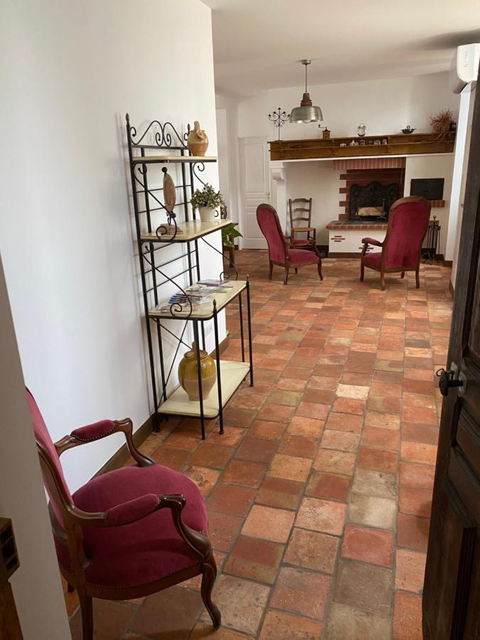 Aou Saintou Hotel Morlaas Kültér fotó